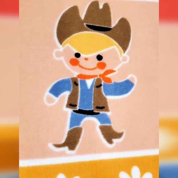 Disney Parks "It's A Small World"  Plush Throw Blanket, Colorblock 40"×60", New - Picture 8 of 15